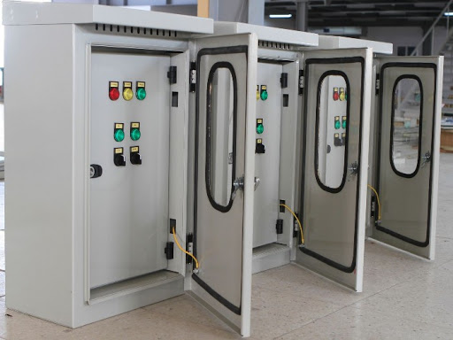 Sản xuất tủ điện chiếu sáng – quy trình, tiêu chuẩn, kiểm tra và vận hành